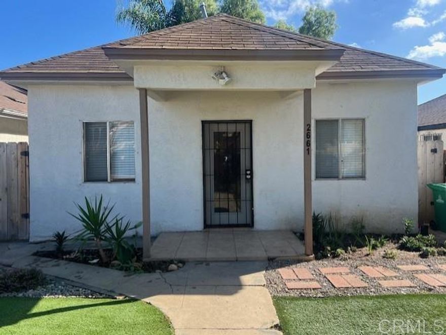 AVAILABLE NOW!  3 Bedroom/ 1 bath home includes:  - washer and dryer  - Stainless steel appliances (Refrigerator -Stove/oven- Microwave- Dishwasher) - Front and Back patio - Storage Shed  - Private fence   Activities less than 10 minutes away: - DOWNTOWN SAN DIEGO  - GAS LAMP DISTRICT  - CONVENTION CENTER  - PETCO PARK  - SEAPORT VILLAGE  - NAVAL BASE SAN DIEGO  - BALBOA PARK    **3.5 MILES TO DOWNTOWN SAN DIEGO & CORONADO BRIDGE** 3 Bed / 1 bath single family home located in the Grant Hill Neighborhood of San Diego CA! ONLY .3 MILES to enjoy a view of The Coronado Bridge & Downtown San Diego Skyline at Grant Hill Park! Try the various Mexican restaurants located at Grant Hill! Grant Hill is notable for its convenience to all that San Diego has to offer!  EASY ACCESS to freeways, ride sharing, and public transportation make getting around from Grant Hill easy!   Tenant pays SDGE Gas & Electric, and renters' insurance. Owner pays water, sewer, and trash! 12-month lease, Pet rent is $100/mo. per pet, must have good credit and verifiable income of 2.5x monthly rent. $35 lease signing fee