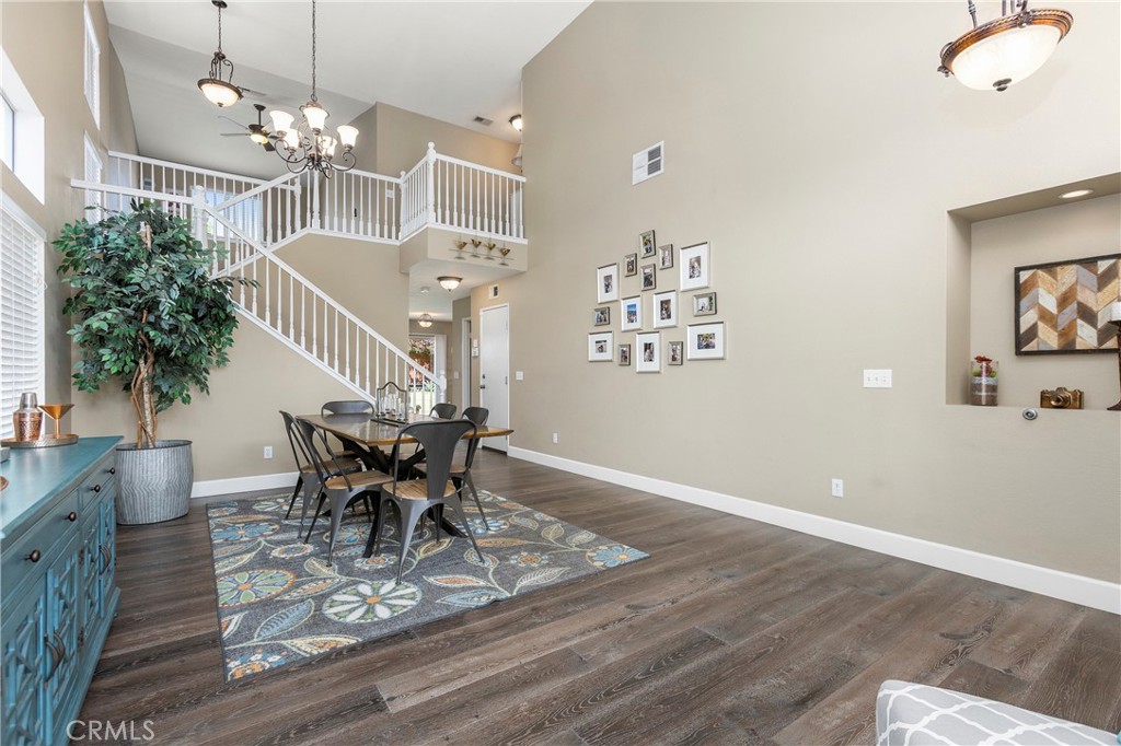 1213 E Sunflower