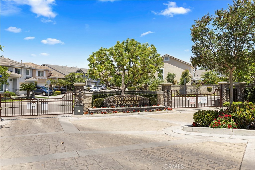 1213 E Sunflower