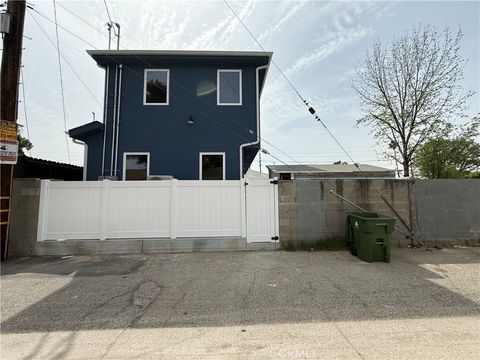 Photo of 20953 Saticoy St, Canoga Park, CA 91304 (MLS # SR26071392)