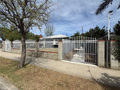 Photo of 20953 Saticoy St, Canoga Park, CA 91304 (MLS # SR26071392)