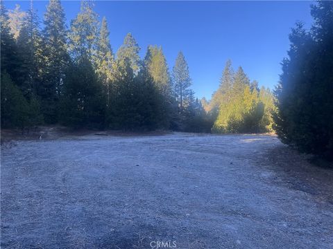 Photo of 27403 State Highway 189, Blue Jay, CA 92317 (MLS # CV25274196)