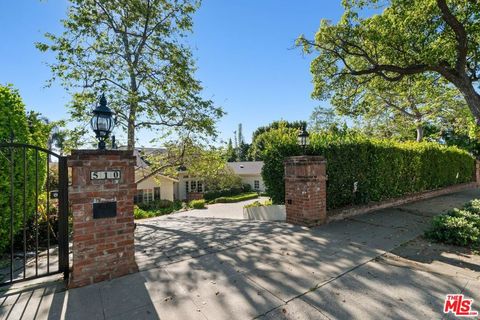 Photo of 510 Toyopa Drive, Pacific Palisades, CA 90272 (MLS # 26667485)