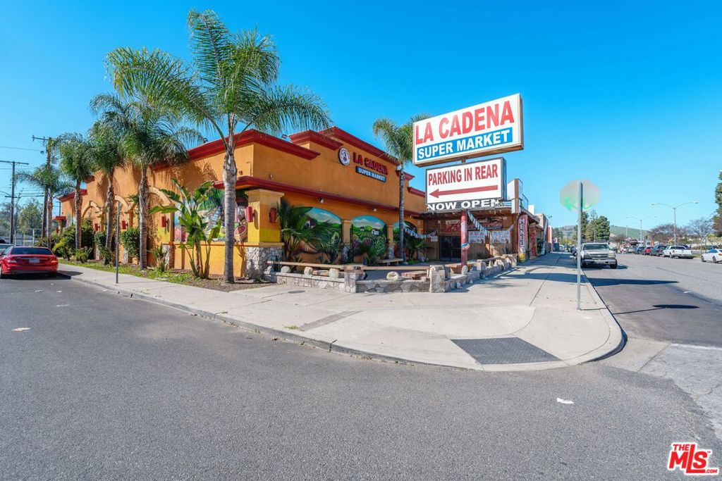 1600 W Mission Boulevard