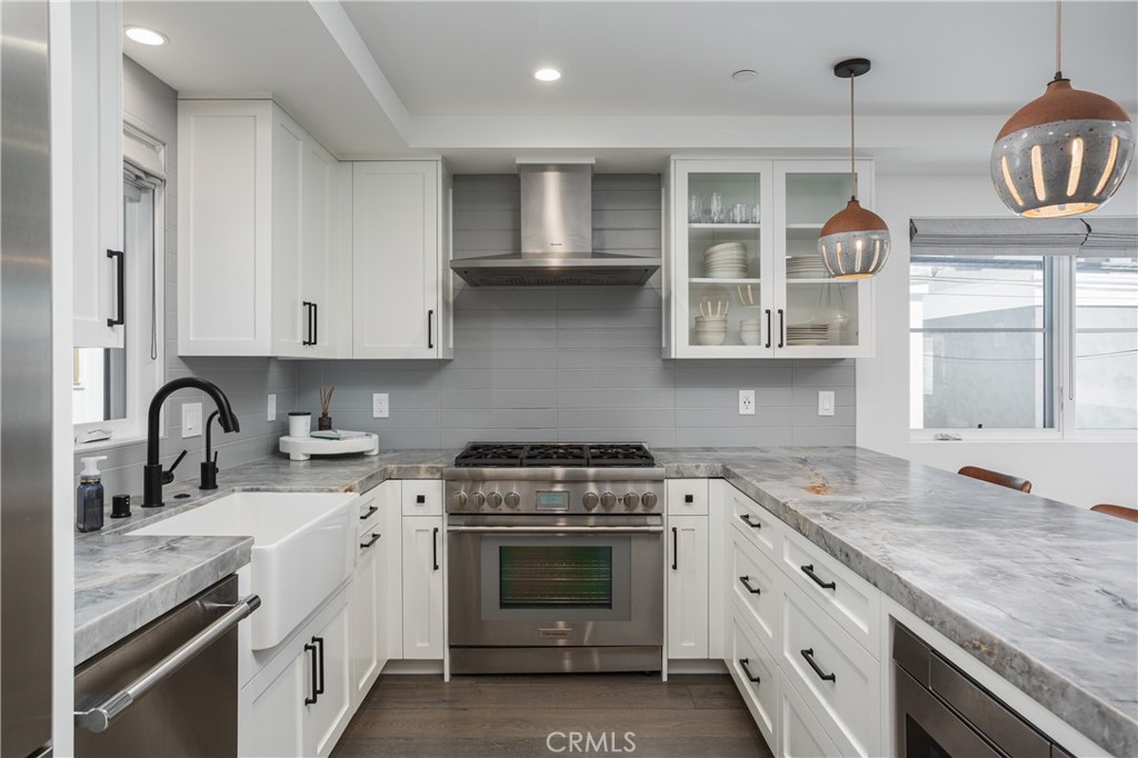 Corona del Mar North of PCH (CNHW) - Residential