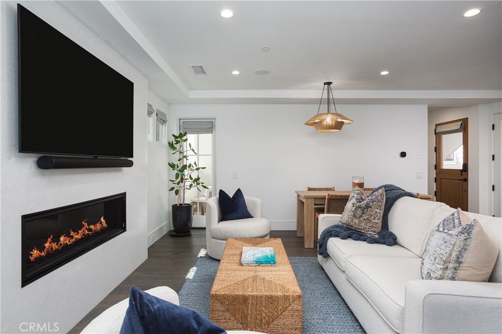 Corona del Mar North of PCH (CNHW) - Residential