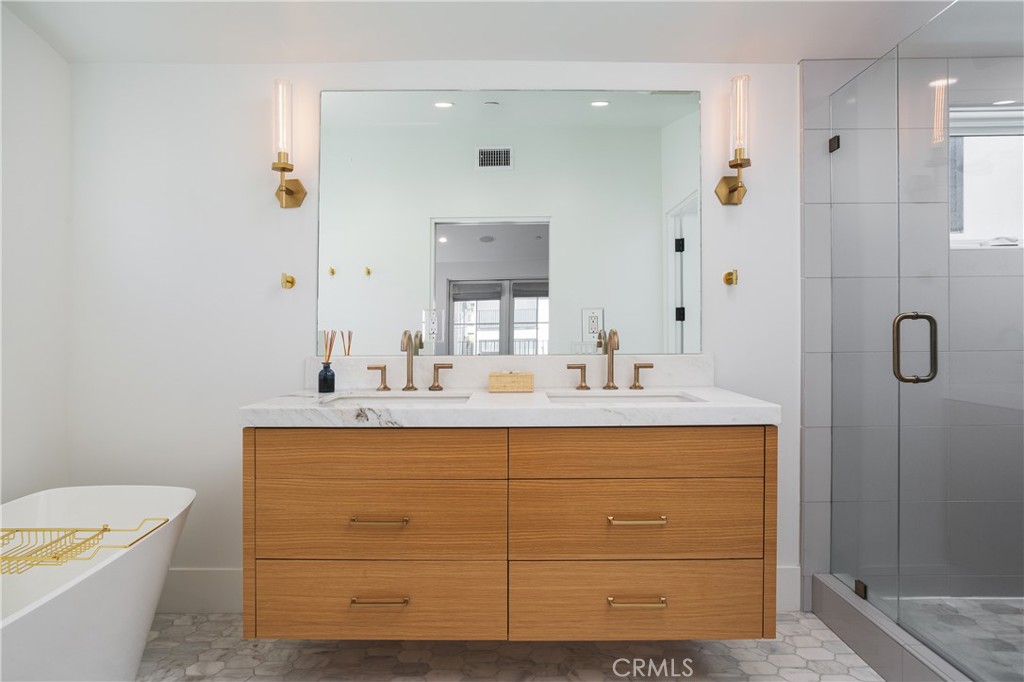 Corona del Mar North of PCH (CNHW) - Residential