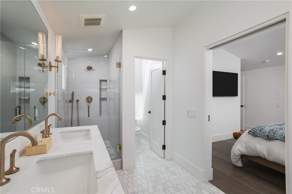 Corona del Mar North of PCH (CNHW) - Residential