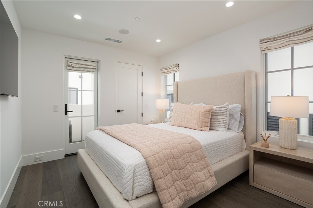Corona del Mar North of PCH (CNHW) - Residential