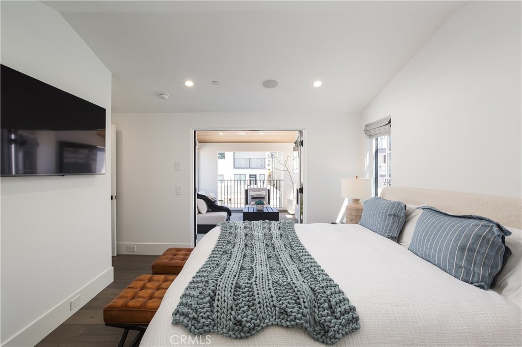 Corona del Mar North of PCH (CNHW) - Residential
