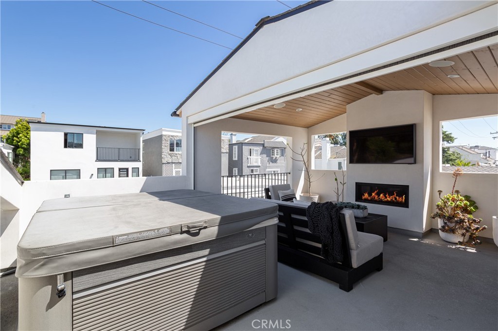 Corona del Mar North of PCH (CNHW) - Residential