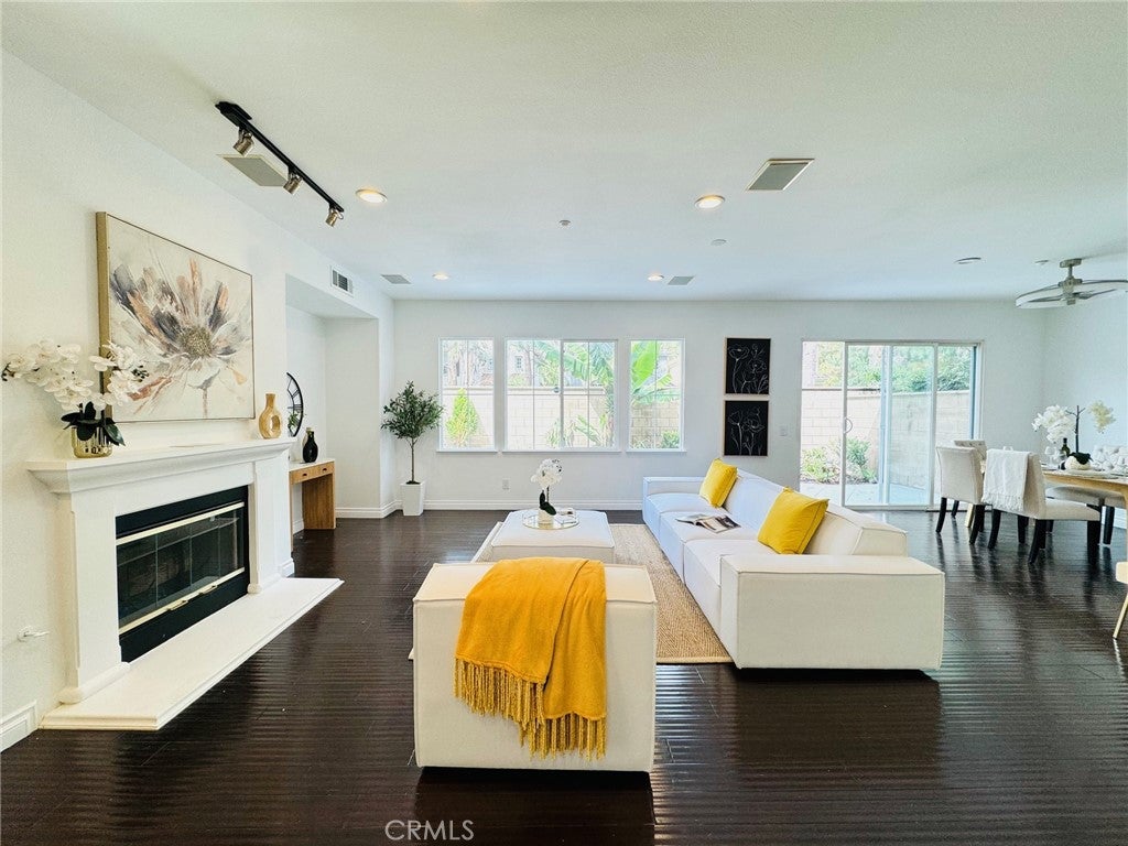 10 Salton, Irvine CA 92602
