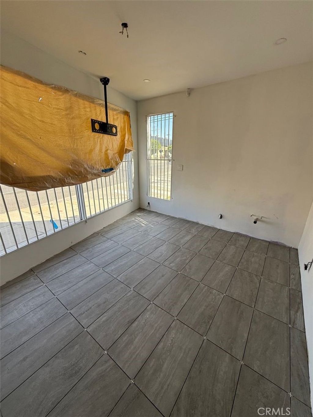 listing image 130727323752536838165