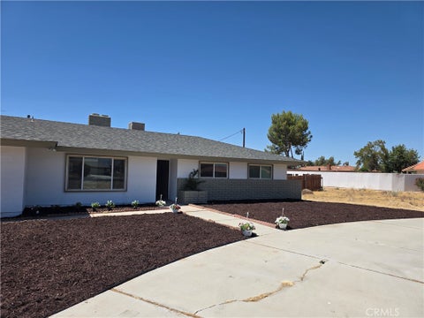 Photo of 14376 Flathead RD, Apple Valley, CA 92307 (MLS # CV26205106)