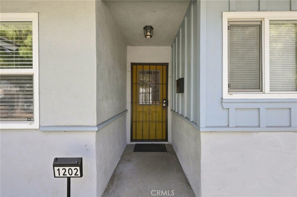 1202 N Ventura