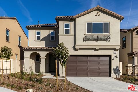 Photo of 23725 Orange Blossom Dr Dr, Newhall, CA 91321 (MLS # 25606595)
