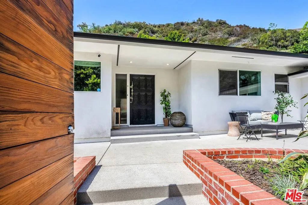 Beverly Hills, California 90210, United States, 5 Bedrooms Bedrooms, ,6 BathroomsBathrooms,Residential,Active,202611