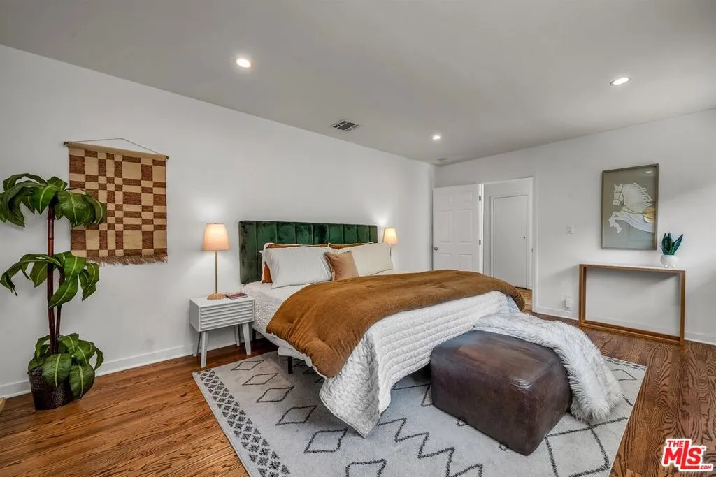 Beverly Hills, California 90210, United States, 5 Bedrooms Bedrooms, ,6 BathroomsBathrooms,Residential,Active,202611