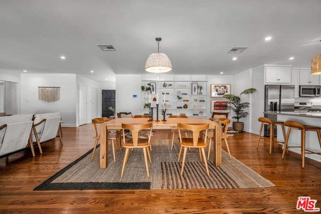 Beverly Hills, California 90210, United States, 5 Bedrooms Bedrooms, ,6 BathroomsBathrooms,Residential,Active,202611