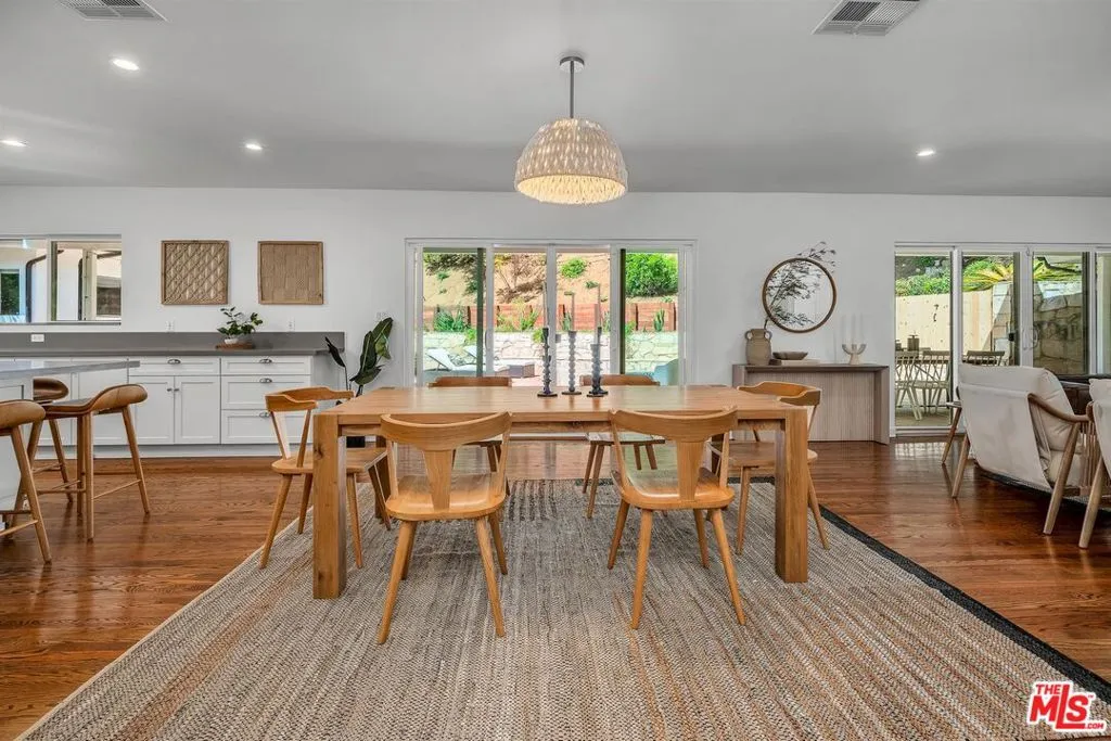 Beverly Hills, California 90210, United States, 5 Bedrooms Bedrooms, ,6 BathroomsBathrooms,Residential,Active,202611