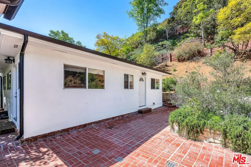 Beverly Hills, California 90210, United States, 5 Bedrooms Bedrooms, ,6 BathroomsBathrooms,Residential,Active,202611