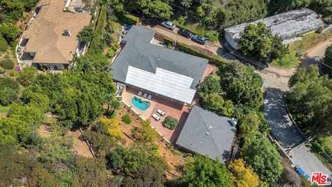 Photo of 9495 Gloaming Drive, Beverly Hills, CA 90210 (MLS # 25586909)