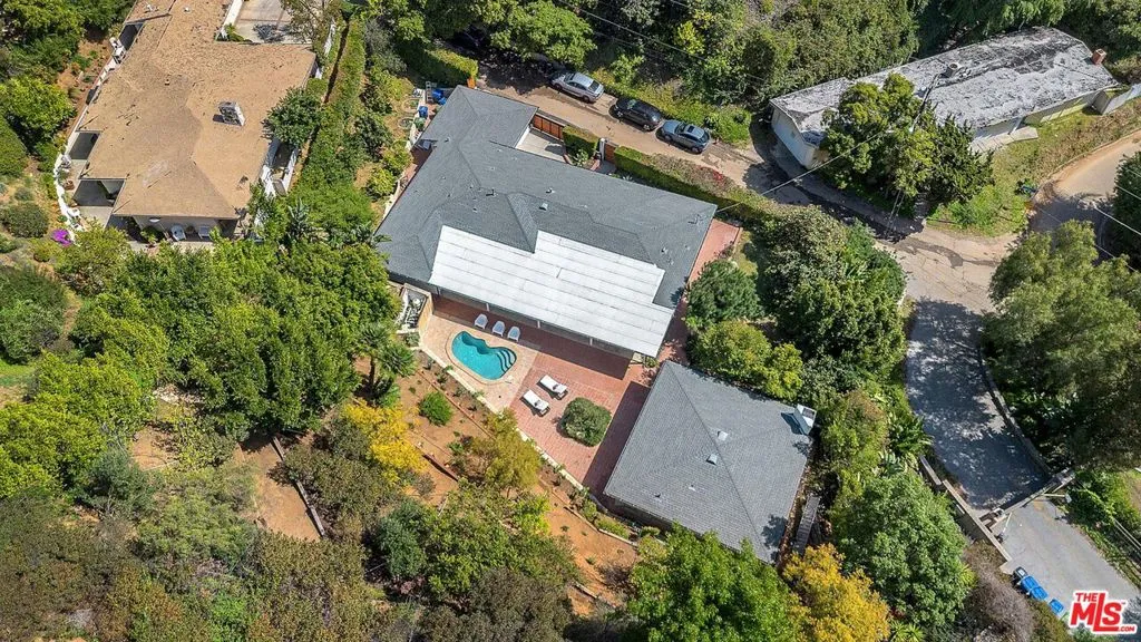 Beverly Hills, California 90210, United States, 5 Bedrooms Bedrooms, ,6 BathroomsBathrooms,Residential,Active,202611