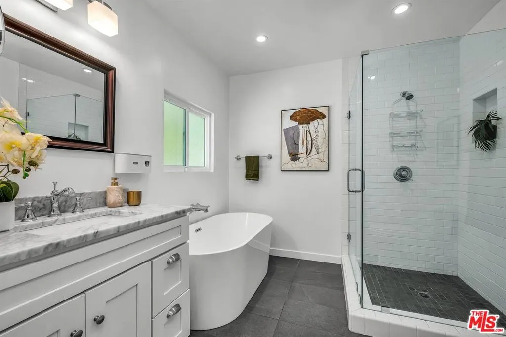 Beverly Hills, California 90210, United States, 5 Bedrooms Bedrooms, ,6 BathroomsBathrooms,Residential,Active,202611