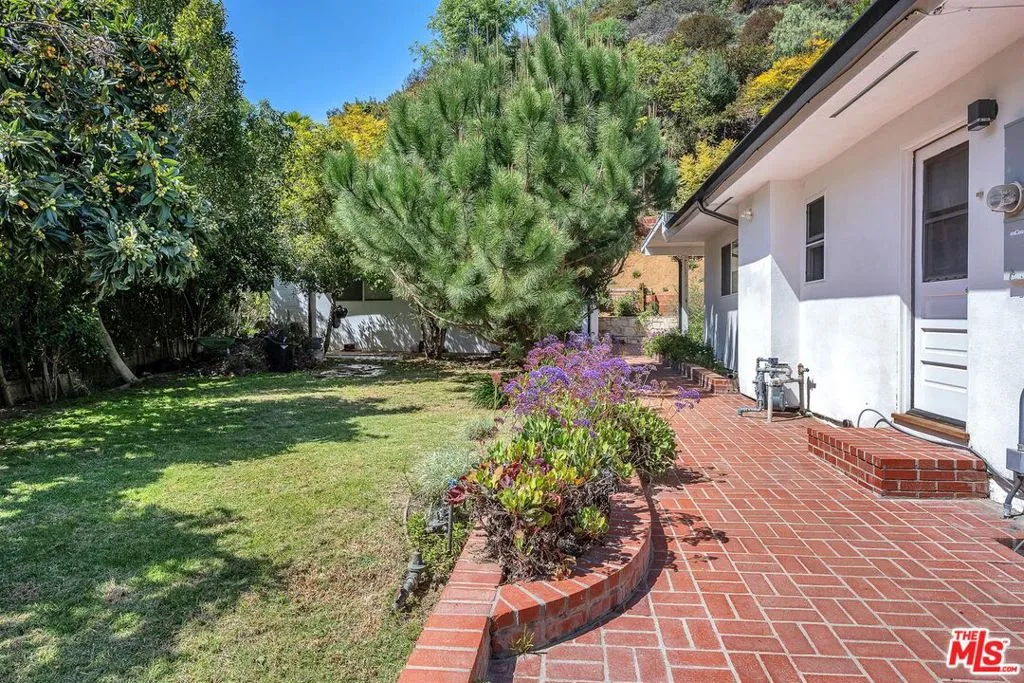 Beverly Hills, California 90210, United States, 5 Bedrooms Bedrooms, ,6 BathroomsBathrooms,Residential,Active,202611