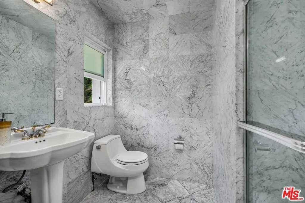 Beverly Hills, California 90210, United States, 5 Bedrooms Bedrooms, ,6 BathroomsBathrooms,Residential,Active,202611