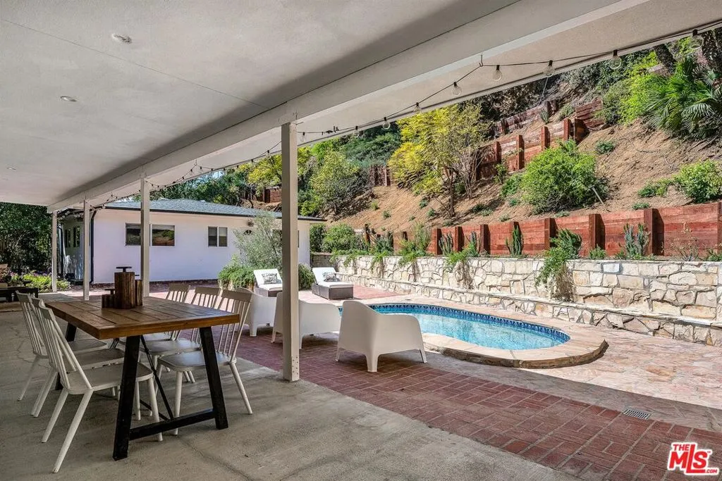 Beverly Hills, California 90210, United States, 5 Bedrooms Bedrooms, ,6 BathroomsBathrooms,Residential,Active,202611