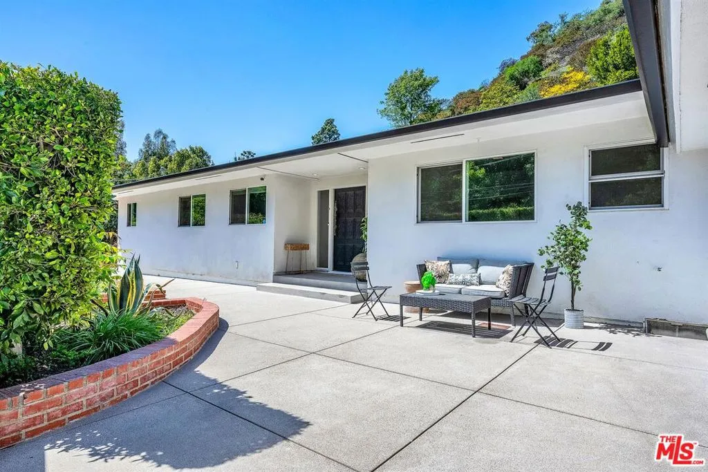 Beverly Hills, California 90210, United States, 5 Bedrooms Bedrooms, ,6 BathroomsBathrooms,Residential,Active,202611