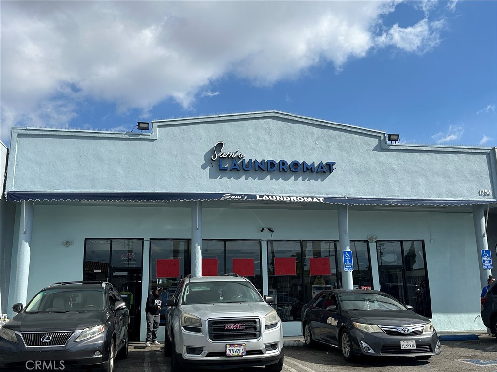 THIS COMMERCIAL PROPERTY OFFERS A UNIQUE INVESTMENT OPPORTUNITY WITH BOTH RESIDENTIAL & BUSINESS POTENTIAL. THE BUILDING FEATURES UPPER LEVEL!!! 3 BEDROOMS IDEAL FOR LIVING QUARTERS OR RENTAL INCOME. (LOWER LEVEL COMMERCIAL BUSINESS RENTAL)
LOCATED NEAR DOWNTOWN LONG BEACH. NEW ROOF INSTALLED 4/2024.