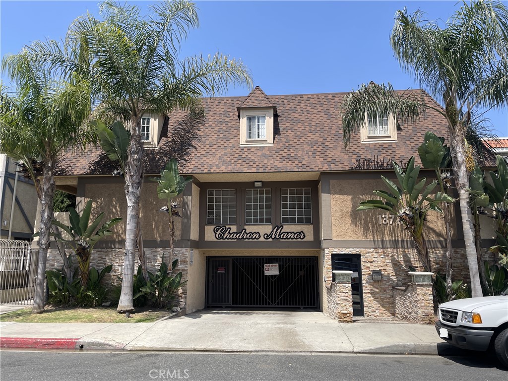 This clean and functional 1 bedroom, 1 bathroom unit offers comfortable living with all major utilities included—landlord pays gas and electric, tenant pays for water/trash/sewer via RUBS . The unit features a stove for your cooking needs and access to on-site laundry. One assigned parking space is included for convenience.
Located near everyday essentials, this property offers easy access to local markets, public transit, and nearby schools. It’s also close to parks, dining options, and major roads, making daily errands and commuting simple.
**IMPORTANT NOTE: PHOTOS ARE OF SIMILAR LISTINGS**