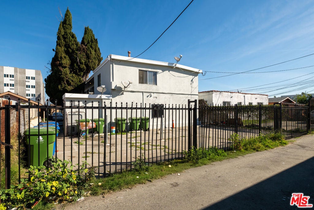 732 W 76th Street