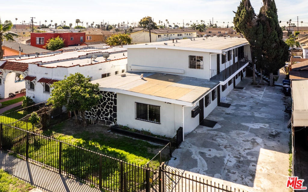 732 W 76th Street