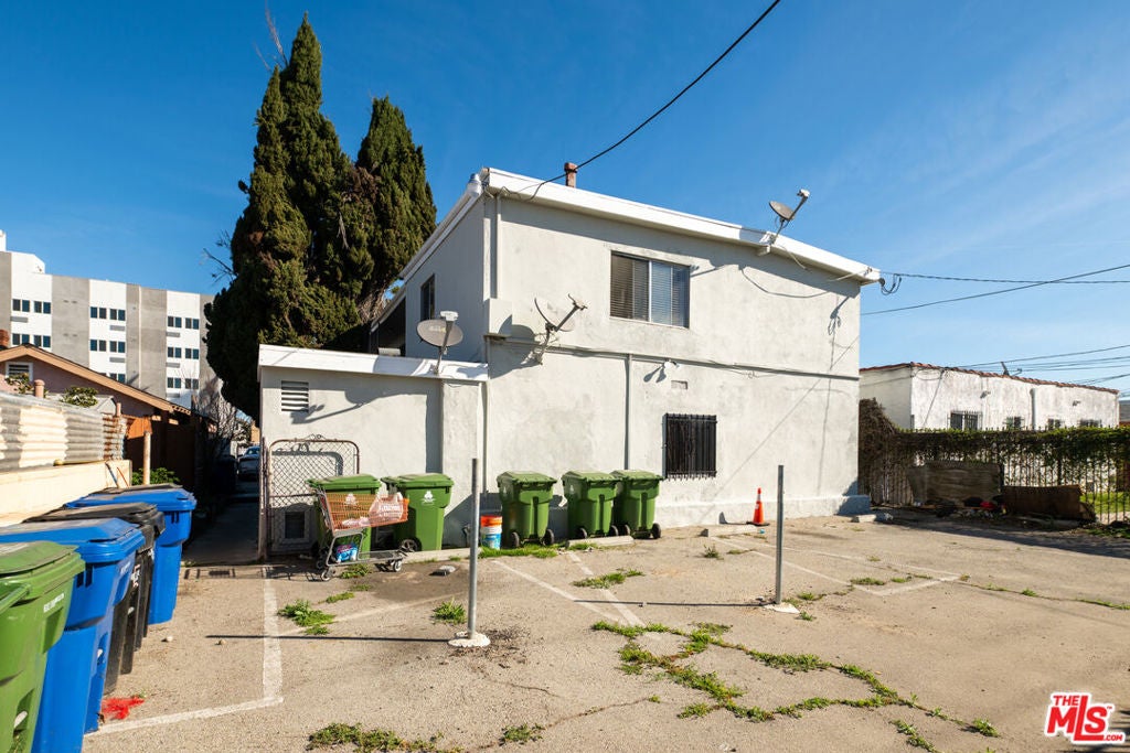 732 W 76th Street