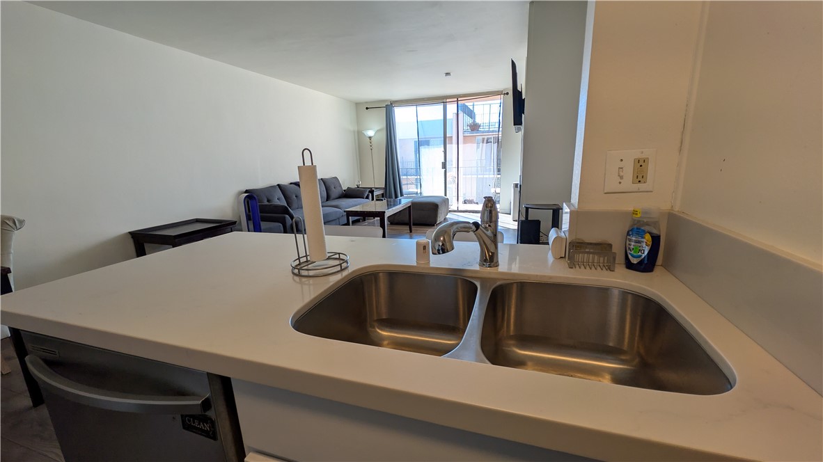 421 S La Fayette Park S 720