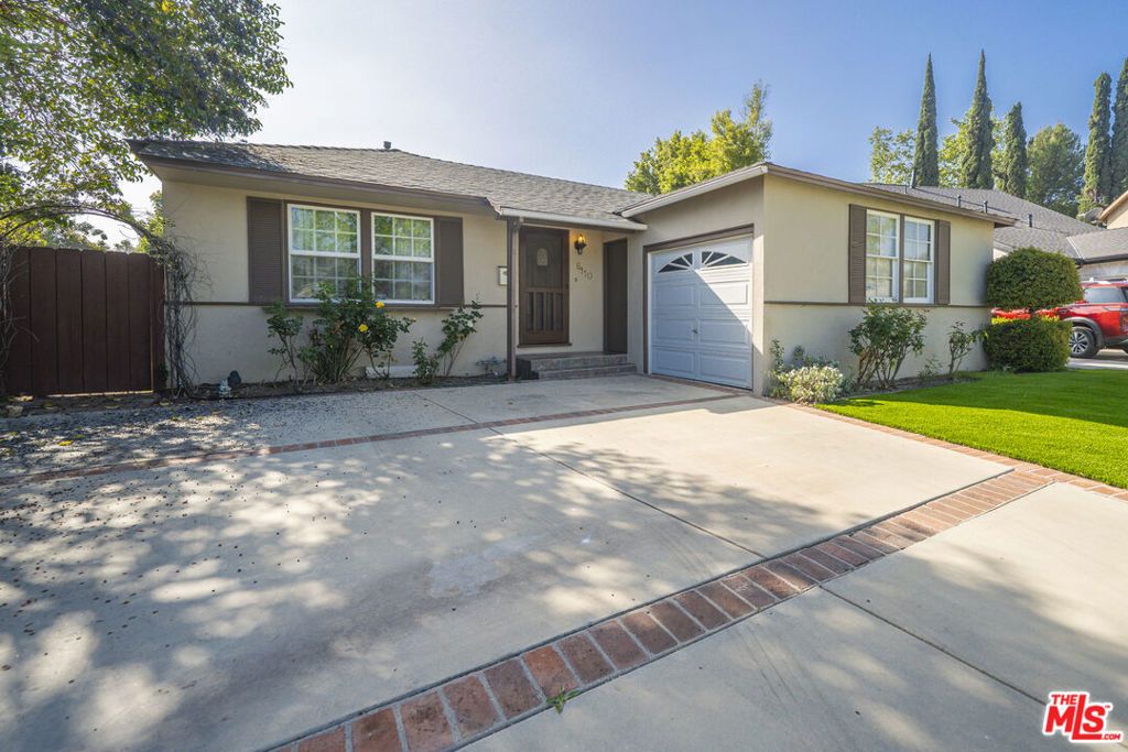 Photo of 6110 Shoshone Avenue, Encino, CA 91316 (MLS # 26669097)