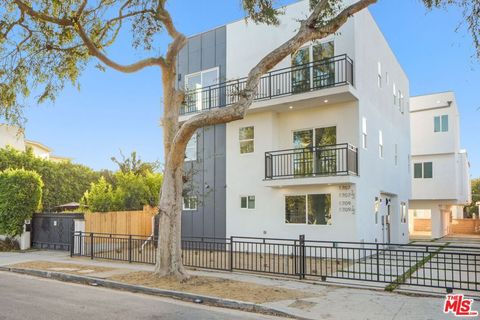 Photo of 1709 S Burnside Avenue, Los Angeles, CA 90019 (MLS # 26633779)