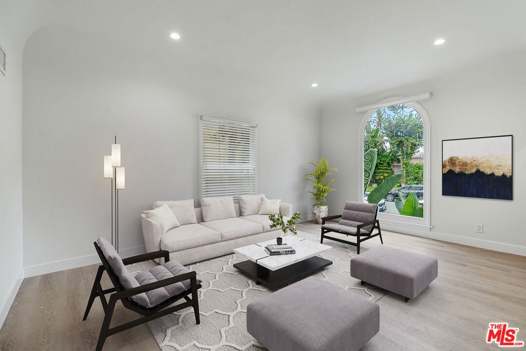 Photo of 144 N Swall Drive #5, Beverly Hills, CA 90211 (MLS # 26985107)