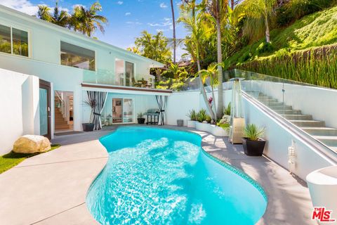 Photo of 1415 Braeridge Drive, Beverly Hills, CA 90210 (MLS # 26656717)