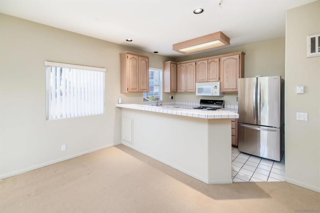 919 W LEWIS 7