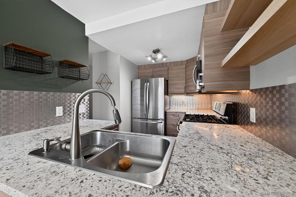 8605 Arminda Cir 6