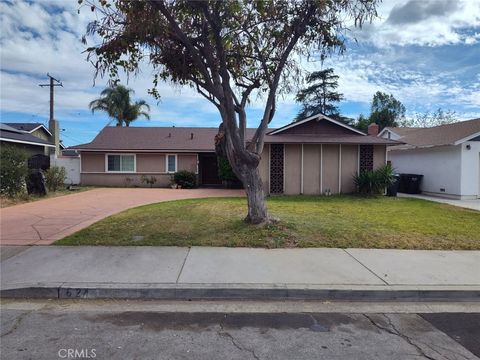 Photo of 624 Edwin Ave, Pomona, CA 91767 (MLS # PW26078180)
