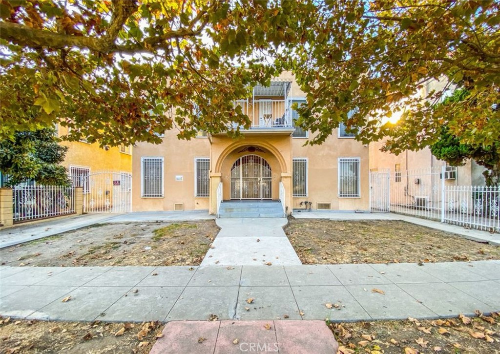 Incredible opportunity to own a well-maintained 4-unit property located in one of L.A.'s most iconic neighborhoods. Each spacious 1 bed, 1 bath unit features in-unit laundry, a well-appointed layout, and comfortable living space. Tenants enjoy the convenience of their own garage and carport parking space, a rare find in the area. Whether you're an investor or looking to live in one unit and rent the others, this centrally located property is close to studios, shopping, dining, and everything Hollywood has to offer!