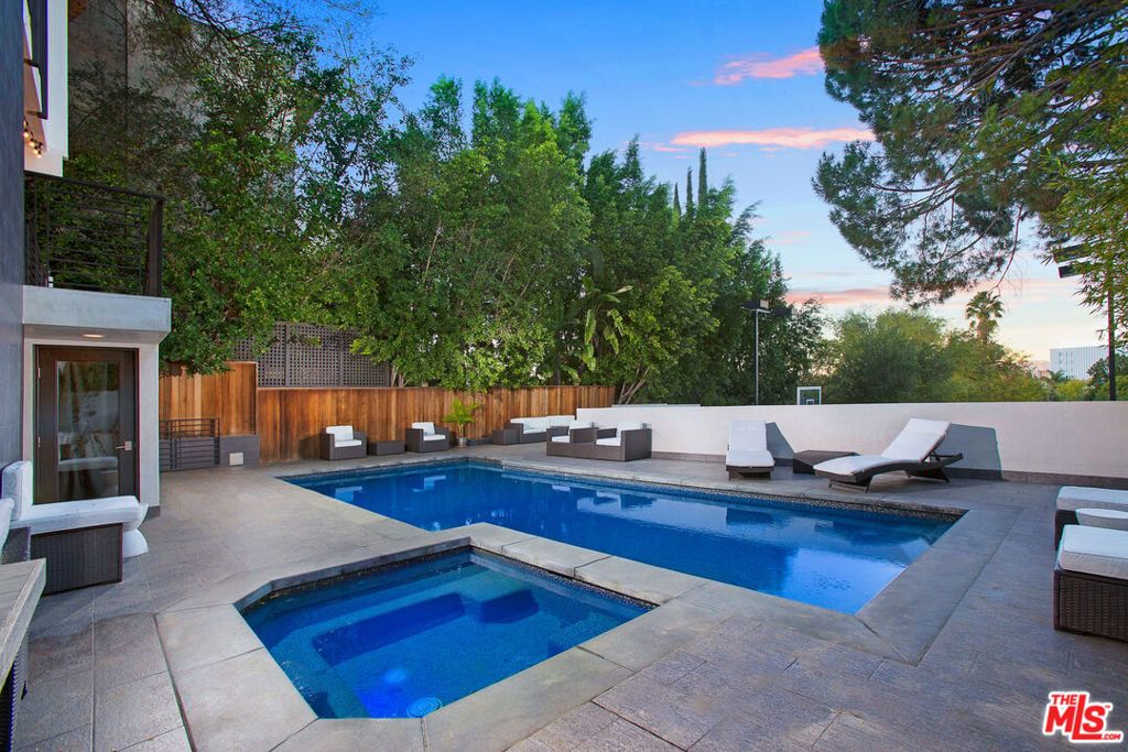 Photo of 14835 Valley Vista Boulevard, Sherman Oaks, CA 91403 (MLS # 25594123)