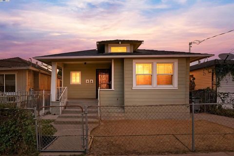 Photo of 2539 Grande Vista Ave Ave, Oakland, CA 94601 (MLS # 41110509)