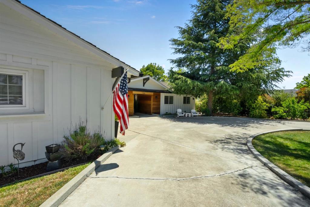 105 Rays Circle