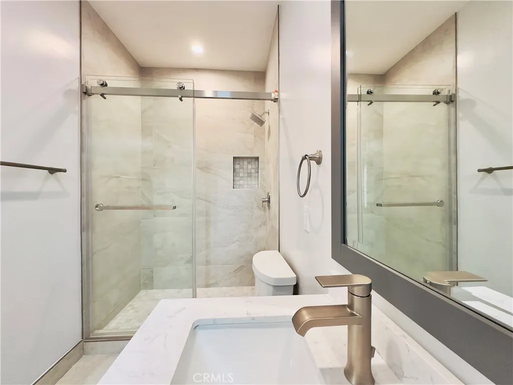 Lake Balboa, California 91406, United States, 2 Bedrooms Bedrooms, ,2 BathroomsBathrooms,Residential,Active,186015